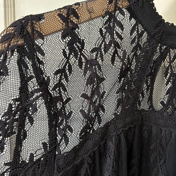 Xhilaration L Black lace top - Picture 3 of 7